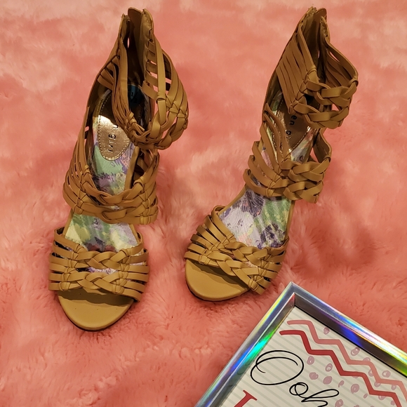 Madden Girl tan heels - Picture 9 of 16
